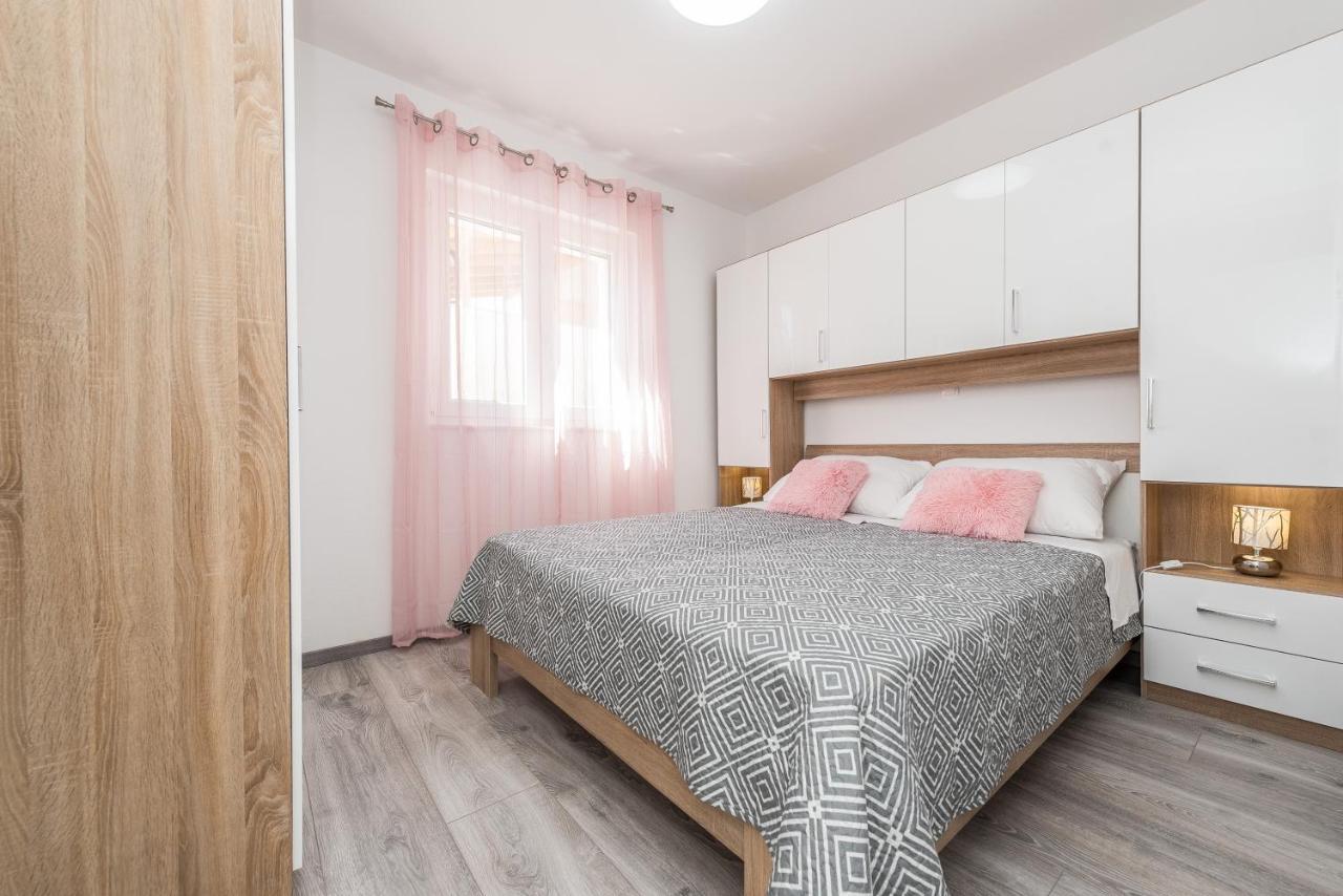 Apartments Janice ปาโกชตาเน ภายนอก รูปภาพ